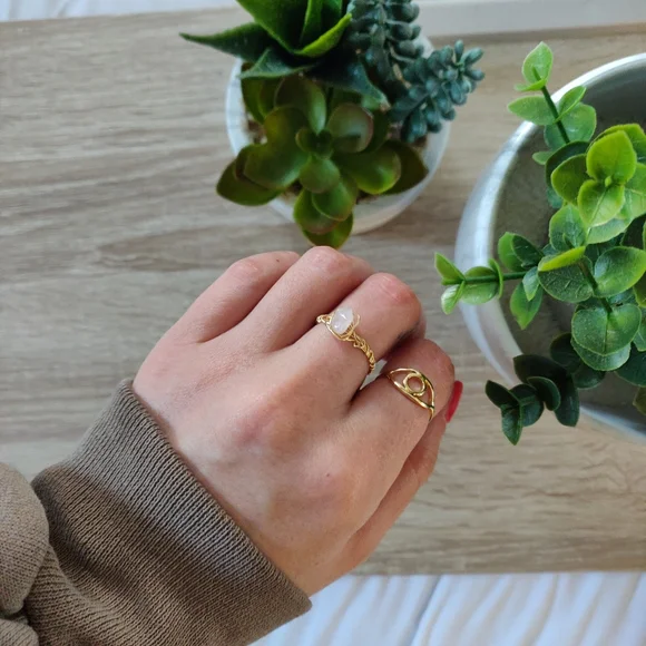 3/$20 ROSE QUARTZ CRYSTAL RING - Picture 3 of 3
